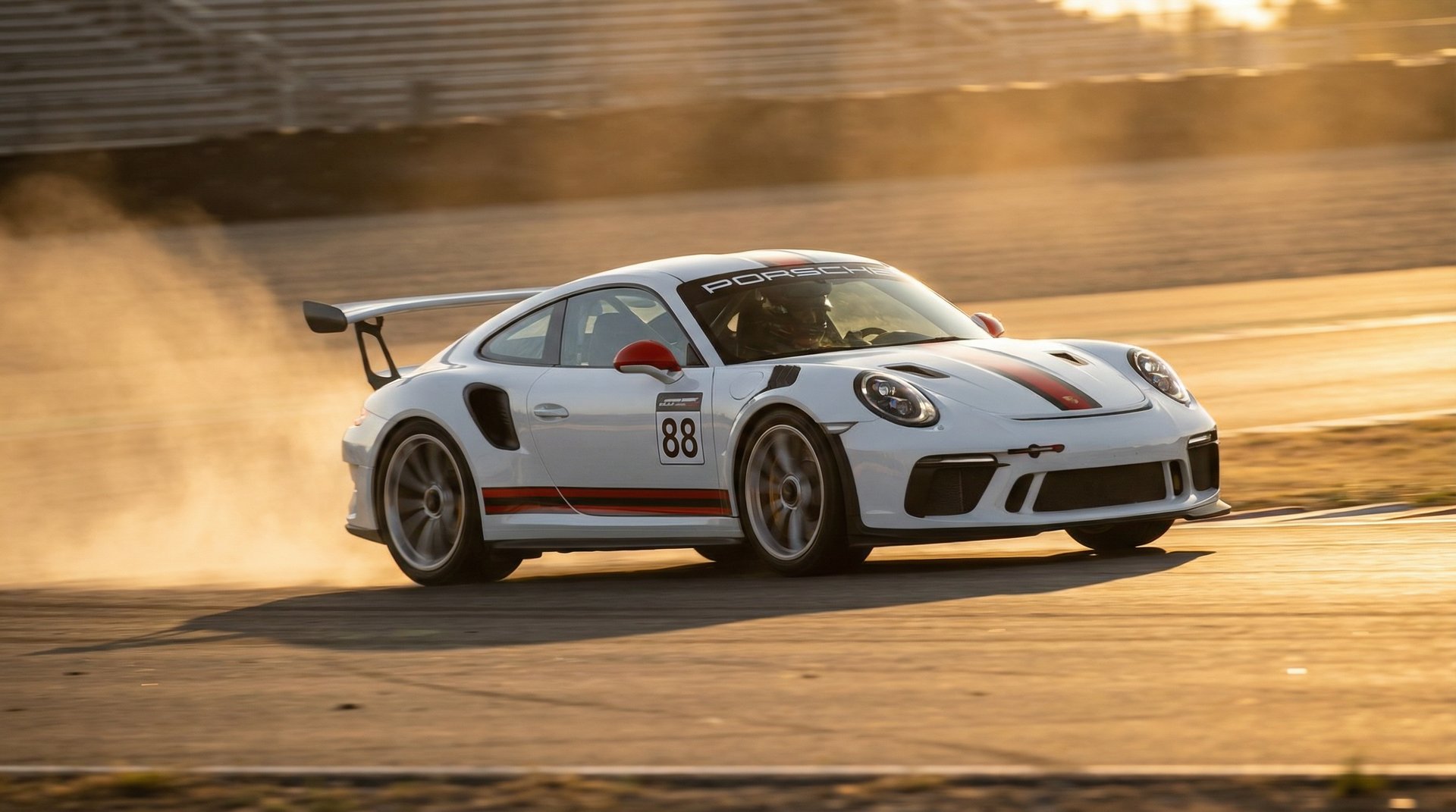 四虎影院跑车测评视频